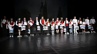 Наградиха ученици с високи постижения от национални и международни състезания и конкурси