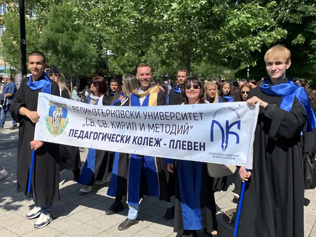В Плевен стотици се поклониха пред делото на Кирил и Методий/СНИМКИ-ВИДЕО/
