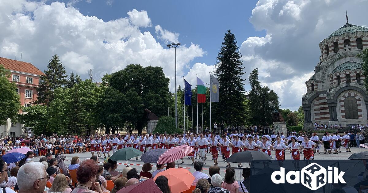100 минути автентични хора̀ от всички краища на България бяха