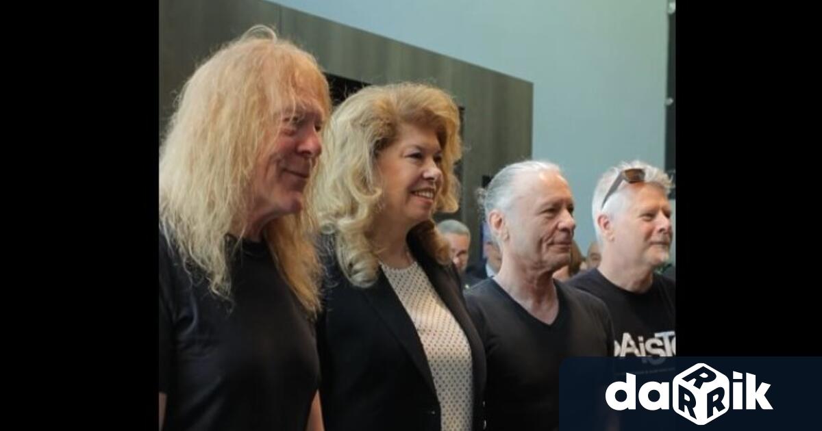 Президентът Илияна Йотова се срещна с музикантите от Iron Maiden
