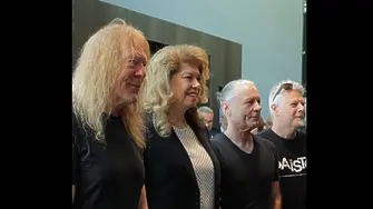 Президентът Йотова се срещна с Iron Maiden (ВИДЕО)