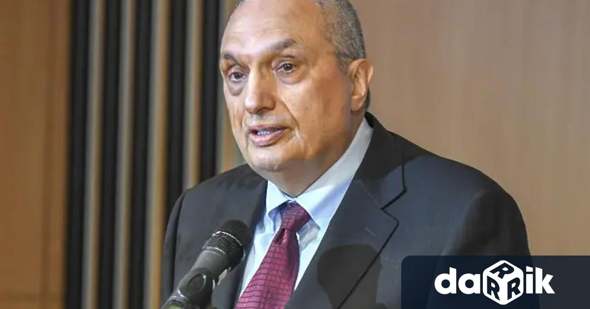 Прокуратурата да излезе от съдебната власт и да стане част