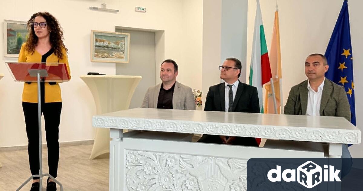 Общата стойност на договора е 964 527 62 евро от които