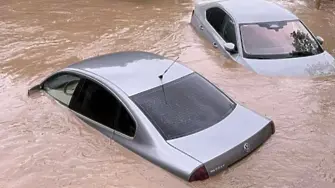 Евакуация в Севлиево: Водата по улиците достигна 1,20 метра