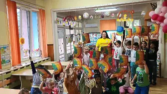 Доброволци от БЧК-Ловеч изнесоха урок за опасностите във водоемите в ДГ „Снежанка“- гр. Ловеч