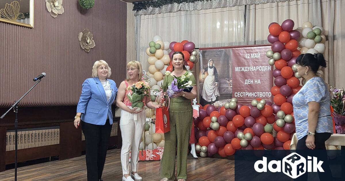 Специалисти по здравни грижи от УМБАЛ Д р Георги Странски –