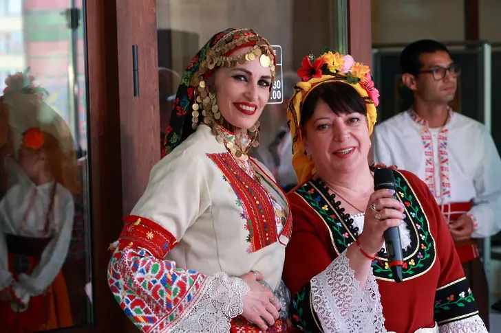 Фолклорната магия "Нашето богатство" отново завладя площад "Свобода" в Севлиево