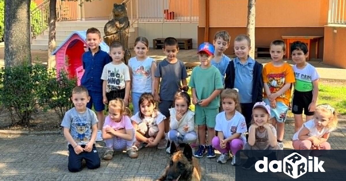 Истинско вълнение и много усмивки донесе специалният гост на децата