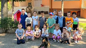 Полицейското куче Нерон гостува на децата от ДГ „1-ви юни“ в Ловеч