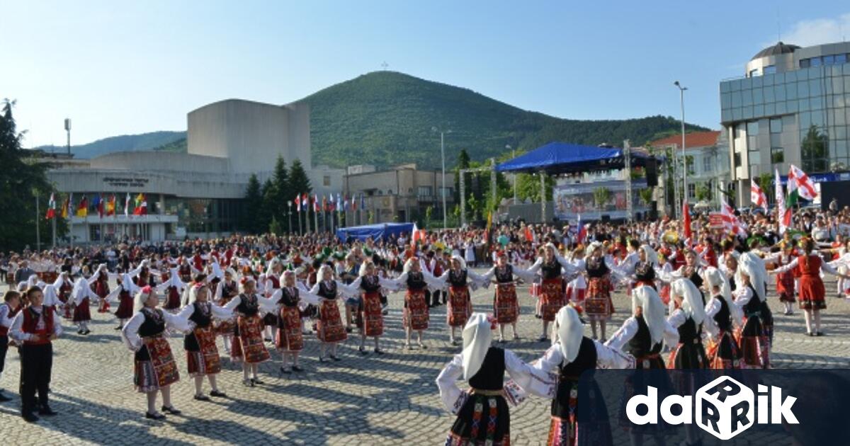 В Сливен предстои ХХVII Международен детски фолклорен танцов фестивал Приятелство