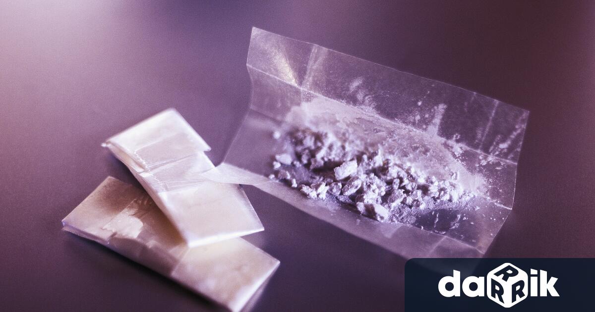 Митнически служители задържаха над 1000пратки с наркотични вещества под различна