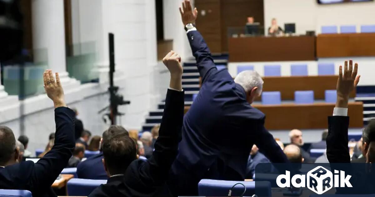 Депутатите запазиха автоматичното увеличение на заплатите си на всеки три