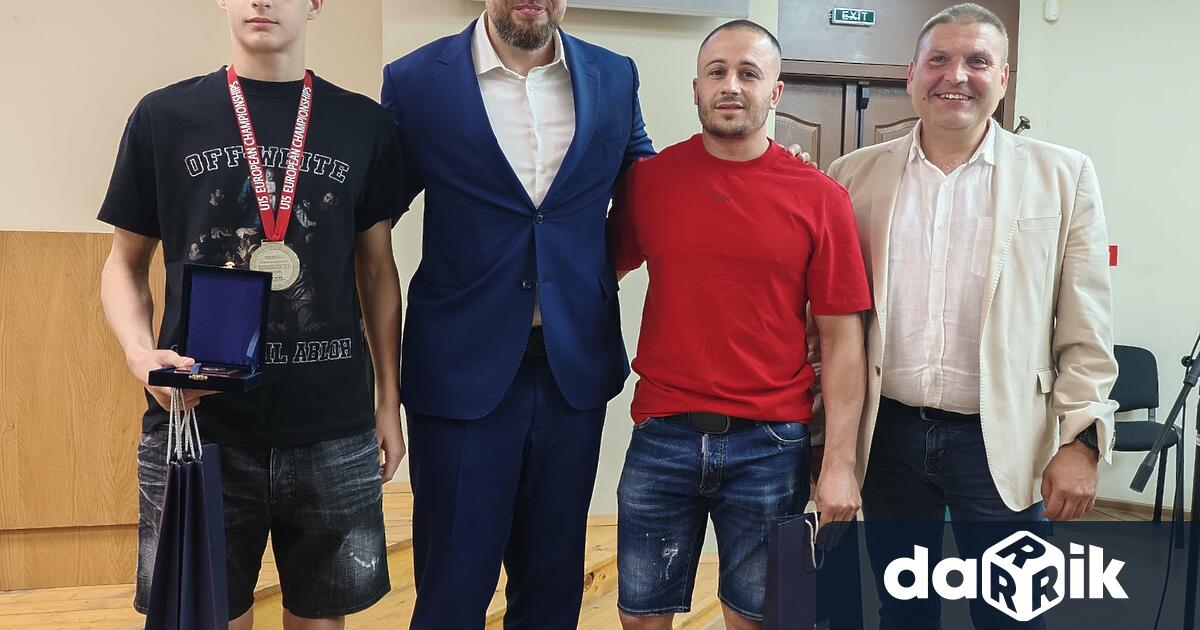 Сребърният медалист от Европейското първенство по класическа борба U15 в