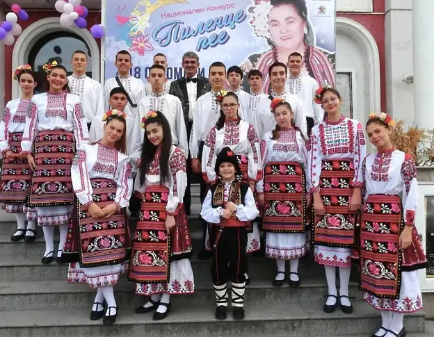  Писателката Нина Балева показва свои книги в Република България 