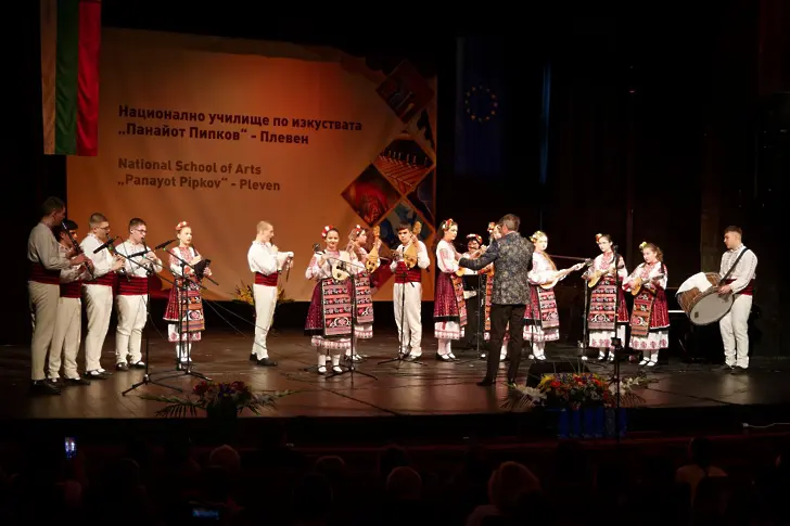 Писателката Нина Балева представя свои книги в РБ "Христо Смирненски"