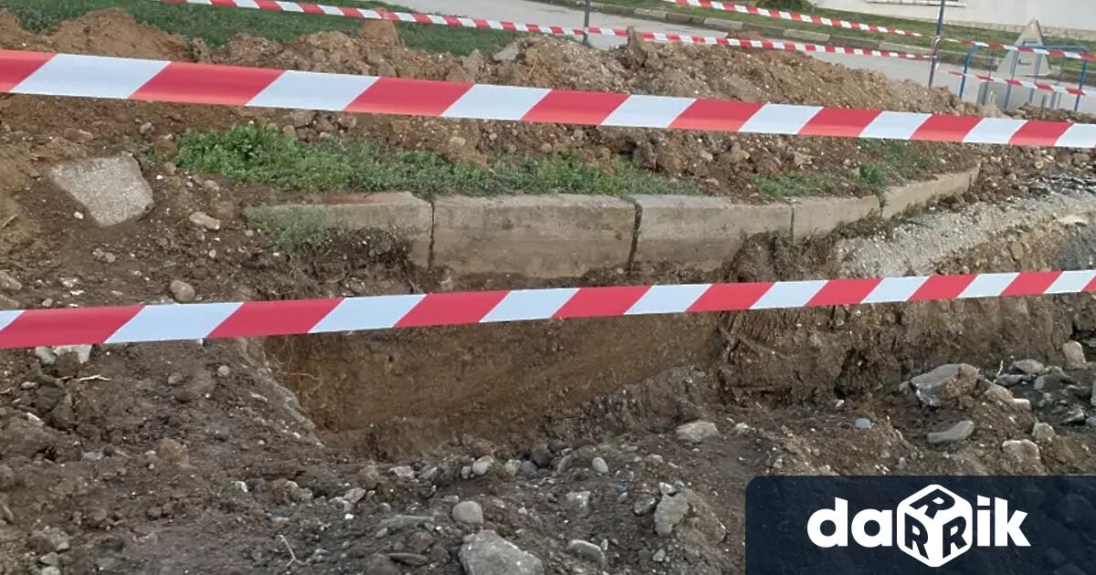 В с Бресте община Червен бряг се извършват аварийно ремонтни дейности