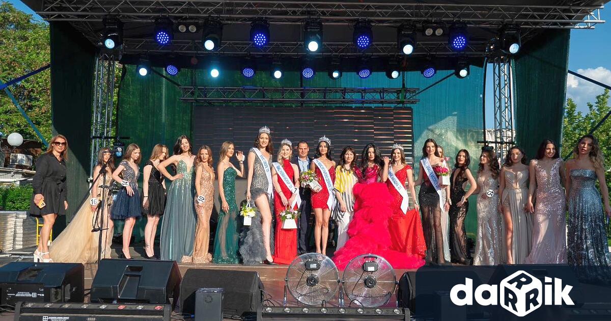 Модна агенция Visages Models с президент Евгения Жени Калканджиева организира