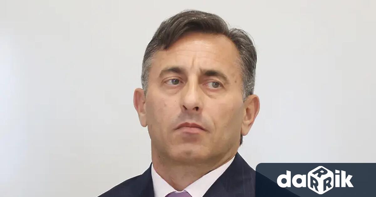 ОсвободихаРумен Спецов като действащ особен търговски управител на Лукойл. Не