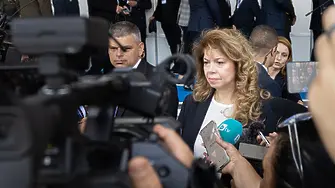 Йотова от Пловдив: Още много мини ще гърмят под краката на управляващите