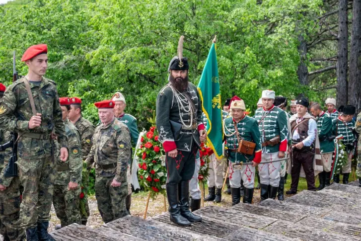 На Околчица сведохме глави пред подвига на Христо Ботев и неговата чета