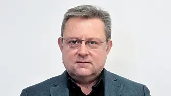 Освободиха директора на „Медицински надзор“