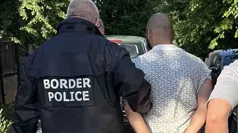 Полицията удари мрежа за трафик на мигранти след случая с микробуса в Лозенец