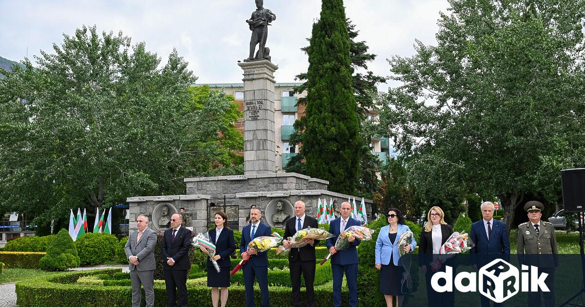 С общоградска церемония на централния площад Хаджи Димитър в Сливен