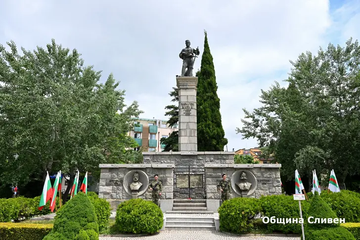 Сливен се преклони пред подвига на Ботев и героите на България