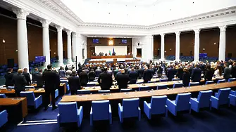 Депутатите почетоха с минута мълчание паметта на Любен Дилов