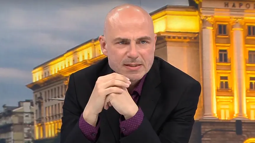 Доц. Петър Чолаков: Положението в икономиката не е цветущо, за да се мисли за нов дълг