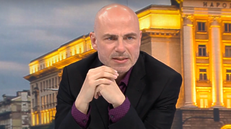 Доц. Петър Чолаков: Положението в икономиката не е цветущо, за да се мисли за нов дълг