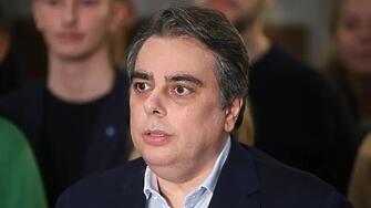 Асен Василев: Радев и Гълъб Донев да спрат с лъжите и да се хванат за работа, ако могат