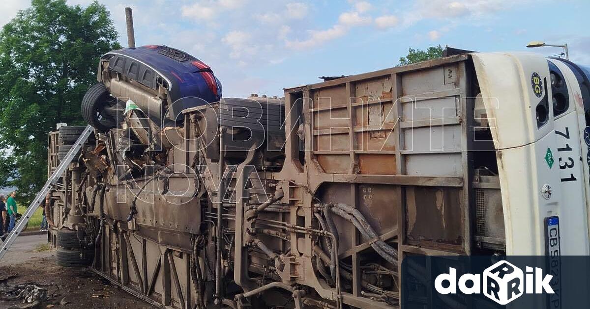 Гонка между два автомобила е причинила тежката катастрофа в София