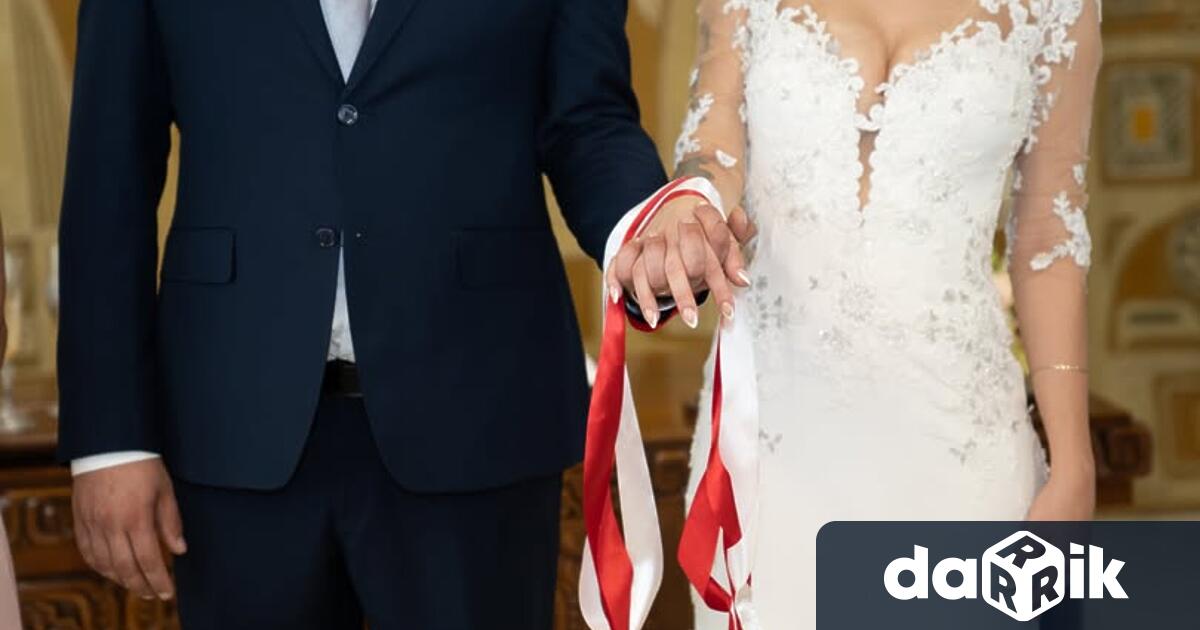 Една двойка е избрала да сключи граждански брак на 6