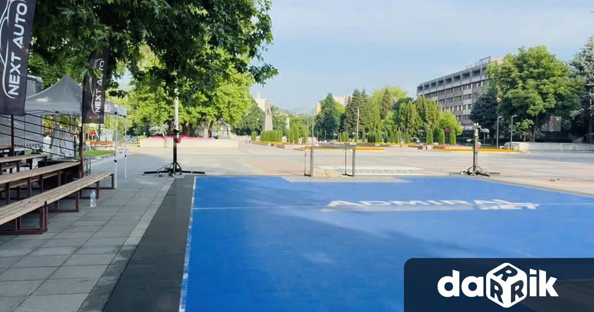 Теренът на площад Жеравица е готов а първите мачове стартират