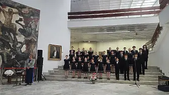 Когато талантът на смесен хор „Звъника“ и професионализмът на Ваня Делийска се срещнат, резултатът е възхищение и вълнение! 