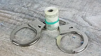 Разследват и „вайбър лекари“ по схемата за източване на НЗОК и НОИ