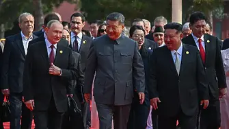 Си Цзинпин отпътува за двудневно посещение в Северна Корея