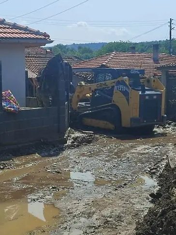 Възстановяването в котленското село Тича продължава