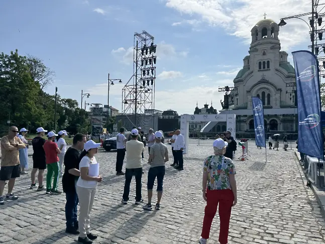 Очи, вперени в пътя чрез думи: София бе домакин на първото по рода си „Рали Доверие“ с незрящи навигатори