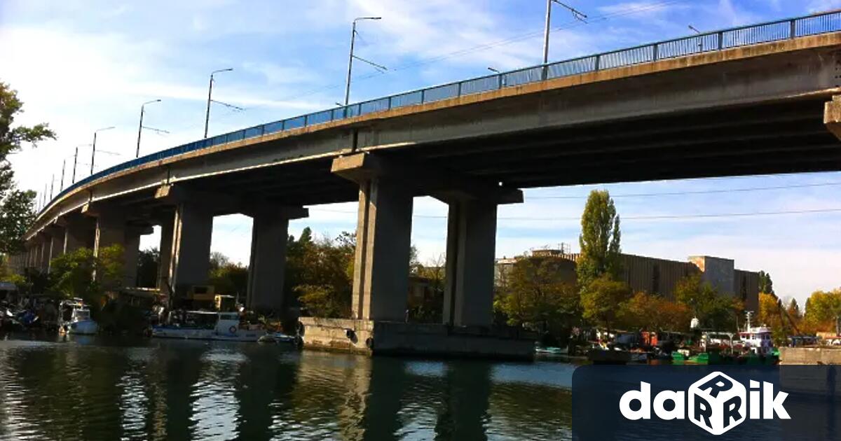 Автобус се запали на Аспаруховия мост във Варна Сигнал за