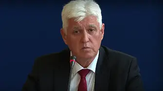 Военният министър: Продажбите на оръжия за Украйна остават възможни