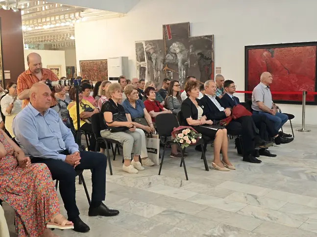 С празничен концерт Хор „Звъника“ изпрати абитуриентите си от Випуск`2026