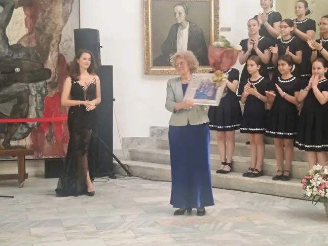 С празничен концерт Хор „Звъника“ изпрати абитуриентите си от Випуск`2026