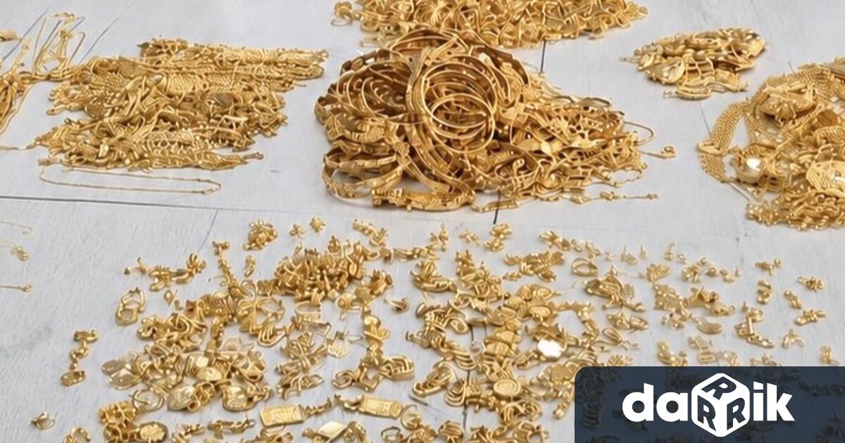Над 5 кг контрабандни златни накити откриха митническите служители на