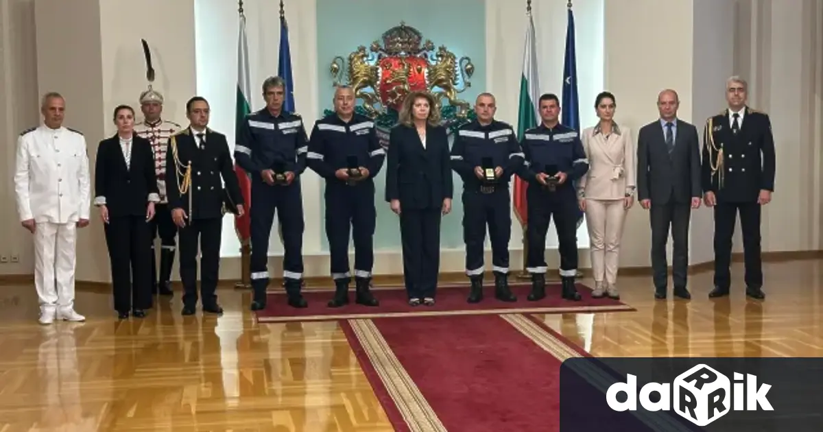 С почетния знак на президента бяха удостоени пожарникарите помагали при