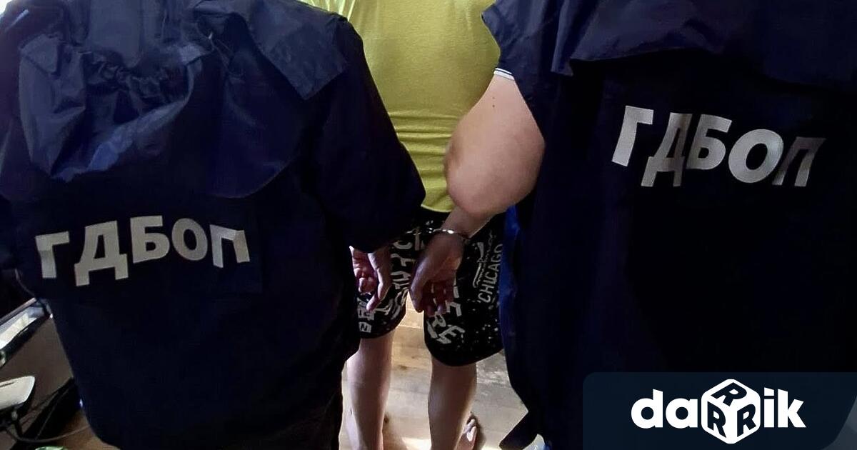 Служители на Главна дирекция Борба с организираната престъпност ГДБОП задържаха