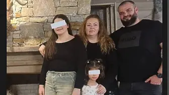 Близки на загиналото семейство на Околовръстното на протест пред Съдебната палата