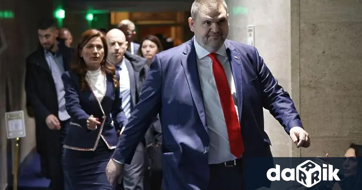Цялата структура на ДПС в Нови пазар напуска партията Решението