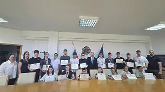 Областният управител награди медалистите на СКК „Спартак-14“ от Европейското първенство по шотокан карате-до